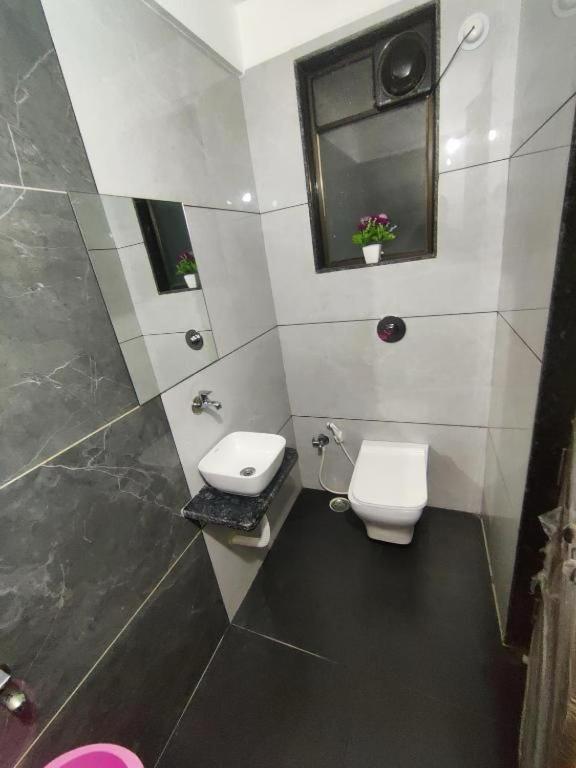 שירדי Hotel Shree Sai מראה חיצוני תמונה