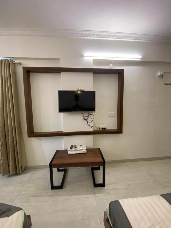 שירדי Hotel Shree Sai מראה חיצוני תמונה