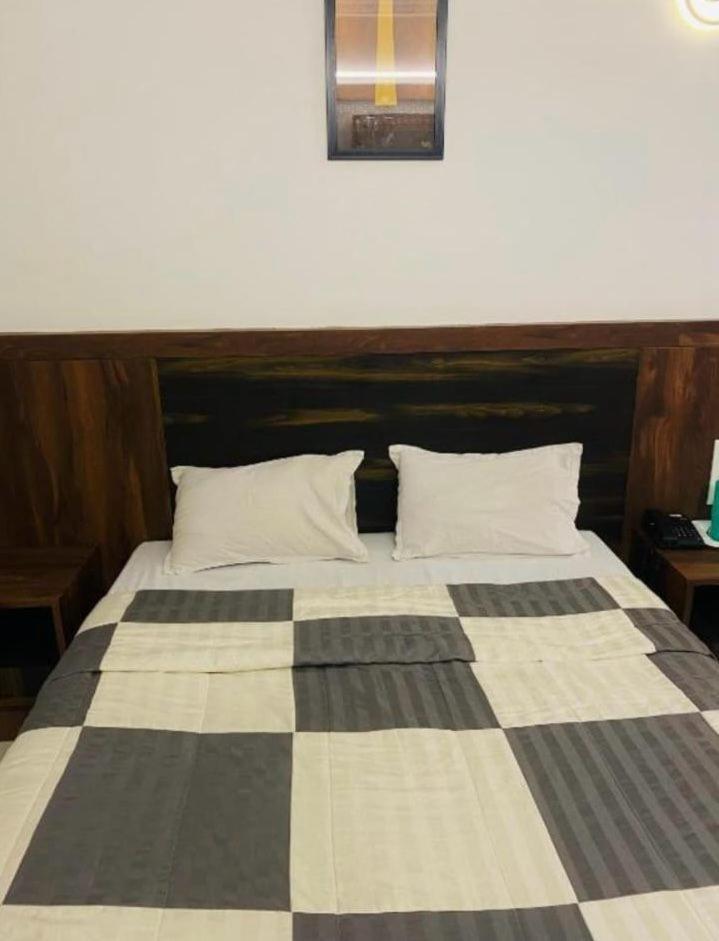 שירדי Hotel Shree Sai מראה חיצוני תמונה